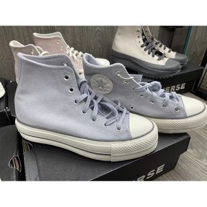 🔥Sold🔥Brand new with box, Converse sneakers 🌺🌺🌺🌺